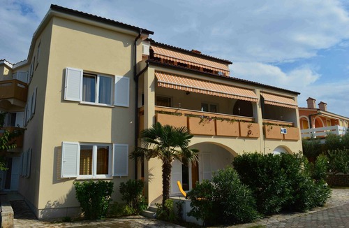 Punat Apartment | Two bedroom apartment with terrace Punat, Krk (A-16307-a)