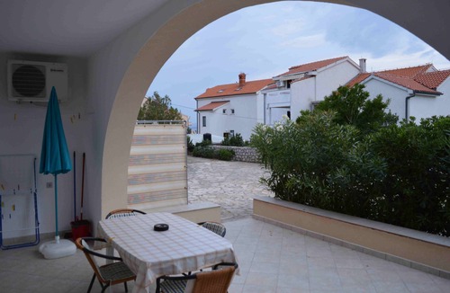 Punat Apartment | Two bedroom apartment with terrace Punat, Krk (A-16307-a)