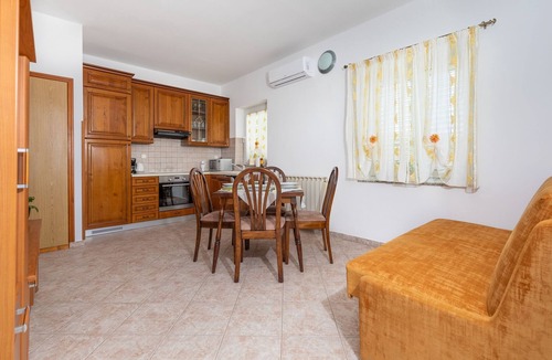 Punat Apartment | Two bedroom apartment with terrace and sea view Punat, Krk (A-20553-c)