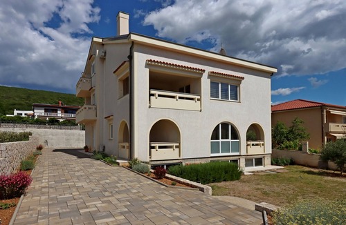 Punat Apartment | Two bedroom apartment with terrace and sea view Punat, Krk (A-20553-c)