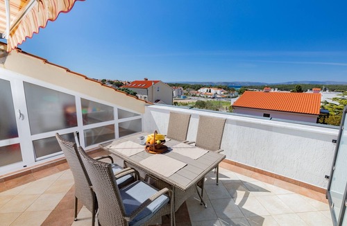 Punat Apartment | Two bedroom apartment with terrace and sea view Punat, Krk (A-20553-c)