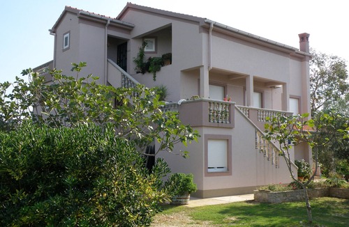 Ugljan Apartment | Two bedroom apartment with hot tub Ugljan (A-8468-a)