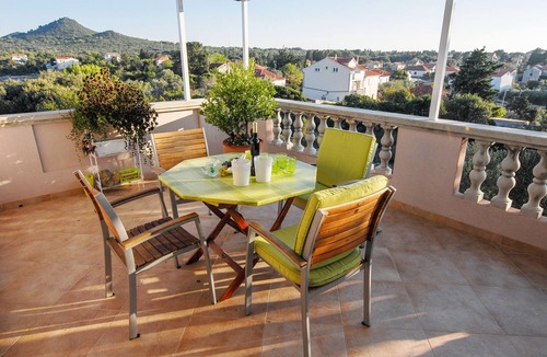 Ugljan Apartment | Two bedroom apartment with hot tub Ugljan (A-8468-a)