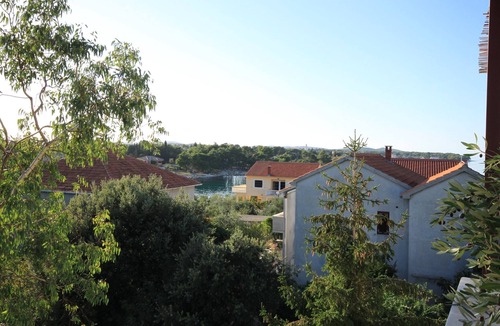 Ugljan Apartment | Two bedroom apartment with hot tub Ugljan (A-8468-a)