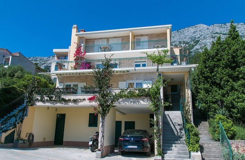 Brela Apartment | Two bedroom apartment with balcony and sea view Brela, Makarska (A-2717-c)