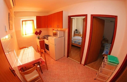 Krizna luka Apartment | Two bedroom apartment with balcony Hvar (A-25301-b)
