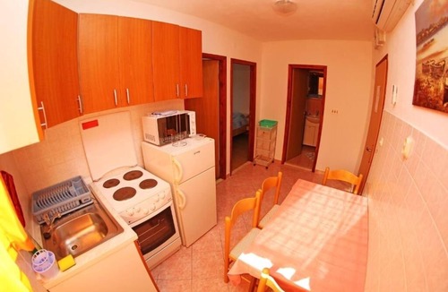 Krizna luka Apartment | Two bedroom apartment with balcony Hvar (A-25301-b)