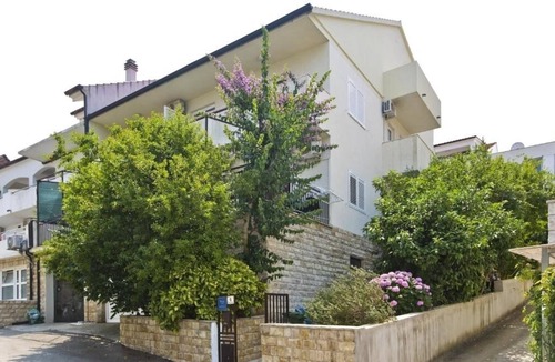 Krizna luka Apartment | Two bedroom apartment with balcony Hvar (A-25301-b)