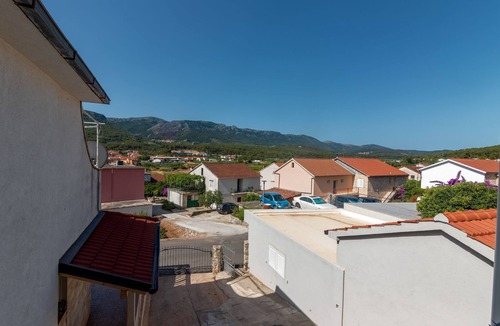 Island Hvar Apartment | Two bedroom apartment with terrace Jelsa, Hvar (A-134-c)