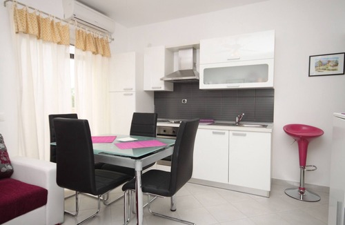 Ivan Dolac Apartment | Two bedroom apartment with terrace and sea view Ivan Dolac, Hvar (A-8734-f)