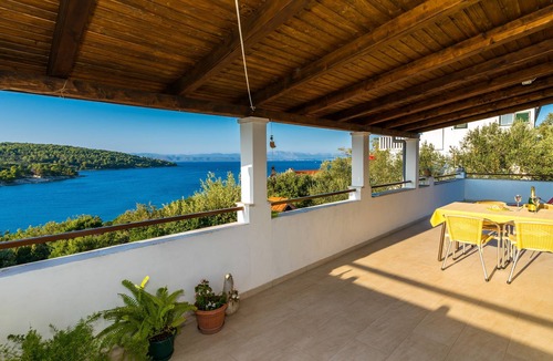 Necujam Apartment | Two bedroom apartment with terrace and sea view Nečujam (Šolta) (A-2090-a)