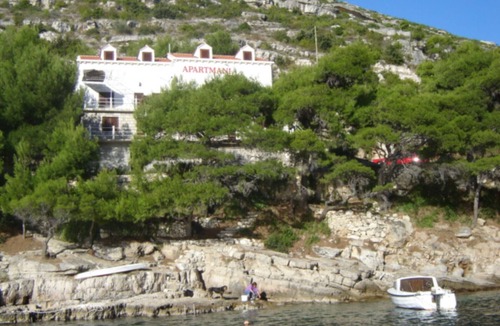 Metohija Apartment | Two Bedroom Apartment with Sea View and Terrace