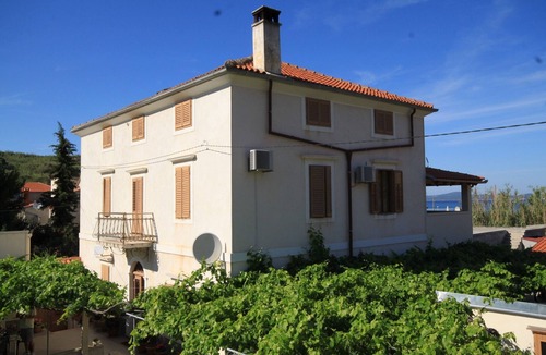 Susak Apartment | Two bedroom apartment with terrace Susak, Lošinj (A-8050-d)