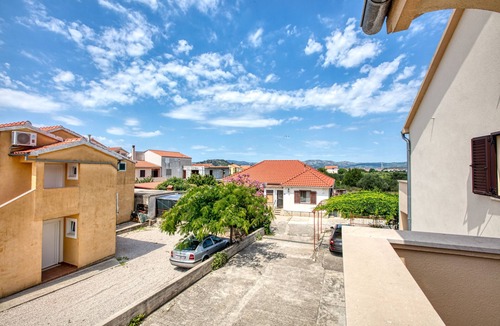 Susica Apartment | Two bedroom apartment with terrace Murter (A-5088-a)