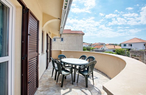 Susica Apartment | Two bedroom apartment with terrace Murter (A-5088-a)