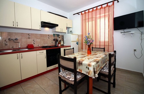 Tijesno Apartment | Two bedroom apartment with terrace and sea view Tisno (Murter) (A-5136-a)