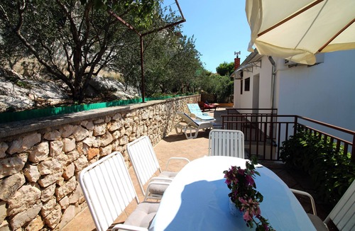 Tijesno Apartment | Two bedroom apartment with terrace and sea view Tisno (Murter) (A-5136-b)