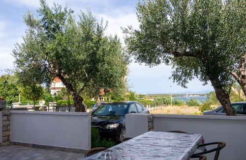 Tkon Apartment | Two bedroom apartment with terrace and sea view Tkon, Pašman (A-16275-a)