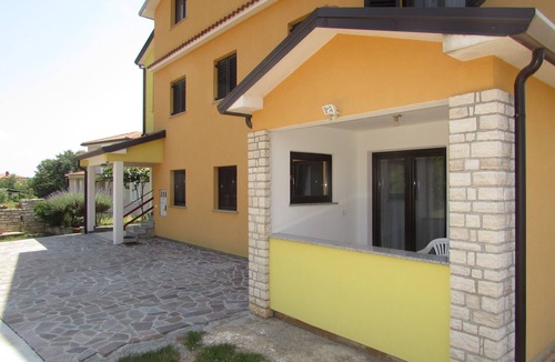 Vilanija Apartment | Two bedroom apartment with terrace Vilanija, Umag (A-17240-b)