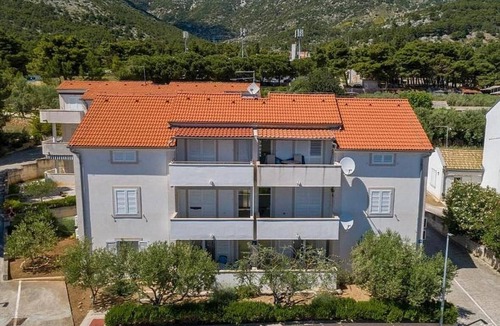 Bol Apartment | Two bedroom apartment with terrace Bol (Brač) (A-20004-a)