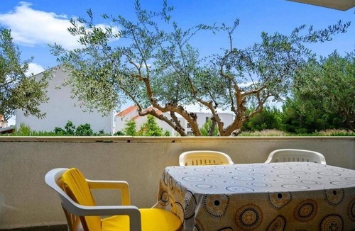 Bol Apartment | Two bedroom apartment with terrace Bol (Brač) (A-20004-a)