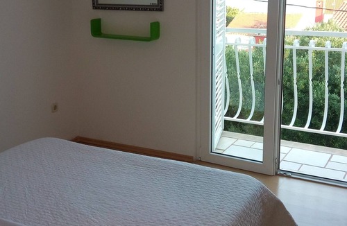 Bol Apartment | Two bedroom apartment with terrace and sea view Bol, Brač (A-8736-b)