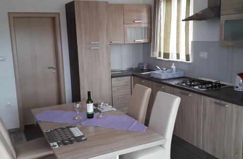 Cres Apartment | Two bedroom apartment with terrace Cres (A-15672-a)