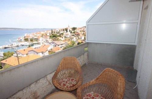Kali Apartment | Two bedroom apartment with terrace and sea view Kali, Ugljan (A-8235-a)