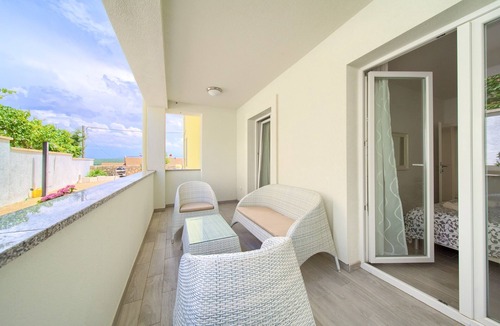 Salatic Apartment | Two bedroom apartment with terrace Vrh, Krk (A-17951-a)