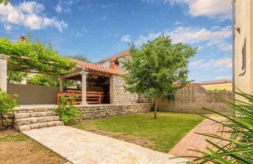 Nin Apartment | Two bedroom apartment with terrace Nin, Zadar (A-5666-a)