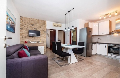 Nin Apartment | Two bedroom apartment with terrace Nin, Zadar (A-5936-a)