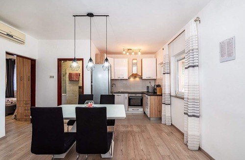 Nin Apartment | Two bedroom apartment with terrace Nin, Zadar (A-5936-a)
