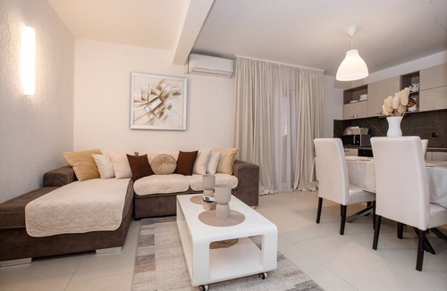 Banjol Apartment | Two bedroom apartment with terrace Banjol, Rab (A-5041-a)