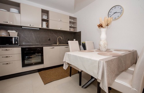 Banjol Apartment | Two bedroom apartment with terrace Banjol, Rab (A-5041-a)