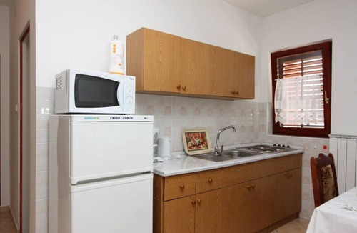 Palit Apartment | Two bedroom apartment with balcony Palit, Rab (A-5044-b)