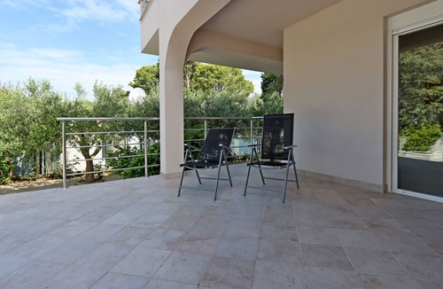 Banjol Apartment | Two bedroom apartment with terrace Banjol, Rab (A-12838-a)