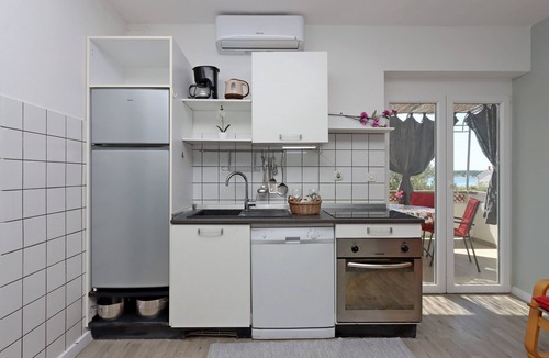 Barbat na Rabu Apartment | Two bedroom apartment with terrace and sea view Barbat, Rab (A-14247-a)