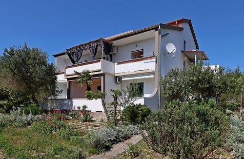 Barbat na Rabu Apartment | Two bedroom apartment with terrace and sea view Barbat, Rab (A-14247-a)
