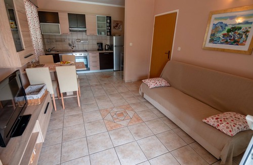 Banjol Apartment | Two bedroom apartment with terrace Rab (A-14515-b)