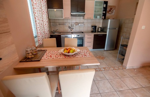 Banjol Apartment | Two bedroom apartment with terrace Rab (A-14515-b)