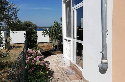 Tkon Apartment | Two bedroom apartment with terrace and sea view Tkon, Pašman (A-5827-b)