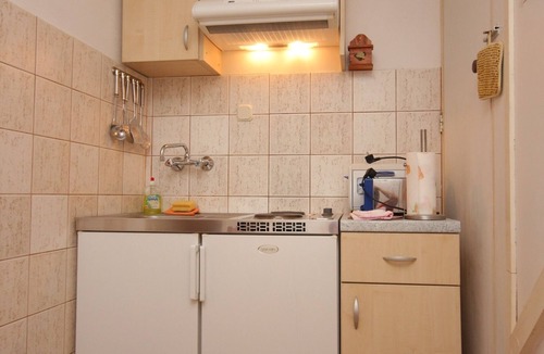 Cove Rogacic Apartment | Two bedroom apartment with balcony Vis (A-2477-a)