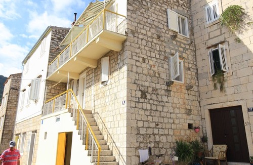 Cove Rogacic Apartment | Two bedroom apartment with balcony Vis (A-2477-a)
