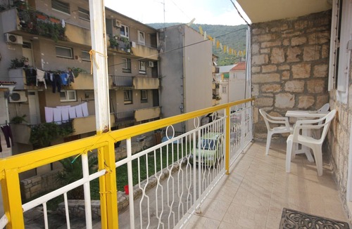 Cove Rogacic Apartment | Two bedroom apartment with balcony Vis (A-2477-a)