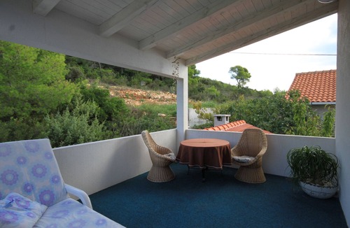 Rukavac Apartment | Two bedroom apartment with terrace and sea view Rukavac, Vis (A-8489-a)