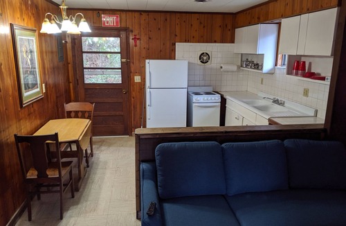 Cadiz Cabin | Two Bedroom Cabin adjacent to Lake Barkley State Park