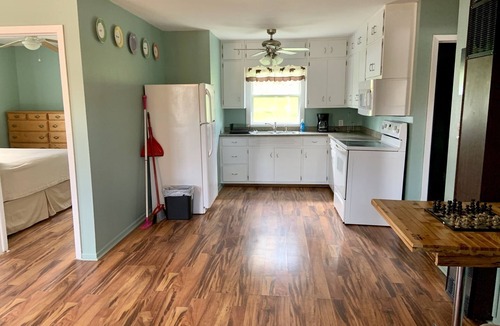 Hot Springs Cabin | Two bedroom cabin, private lake, pet friendly