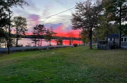 Muskoka Lakes Cottage | Two Bedroom Cottage with Loft Close To Bala