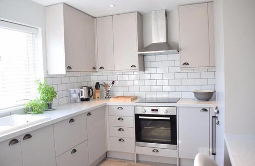 Rotherhithe Apartment | Two Bedroom Flat in Canada Water Sleeps 6