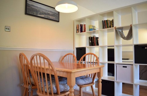 Rotherhithe Apartment | Two Bedroom Flat in Canada Water Sleeps 6